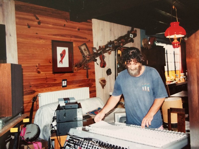 Marc Pinget enregistre des chansons en langue créole